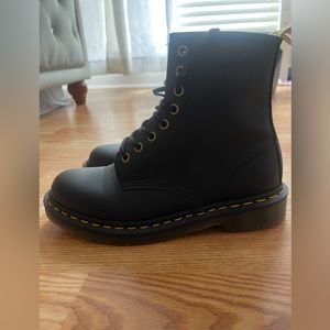 doc martens size 7 women’s